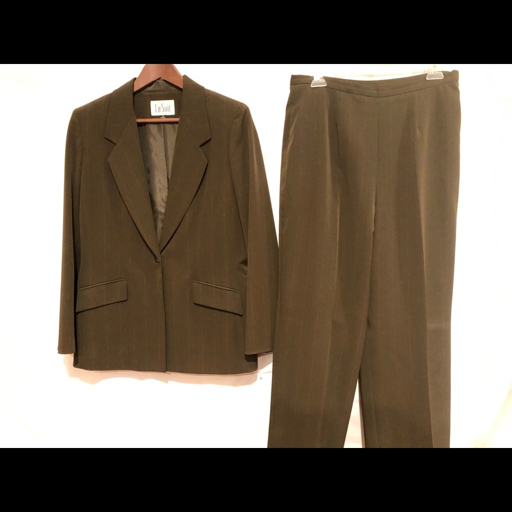 Le Suit Brown size 10